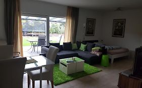 Ebenerdig Mit Terrasse & Garten, Wlan & Parkplatz! Self Check-In & Check-Out! Schwedenofen!