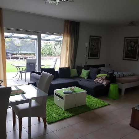 Ebenerdig Mit Terrasse & Garten, Wlan & Parkplatz! Self Check-In & Check-Out! Schwedenofen! Appartement Auggen Buitenkant foto