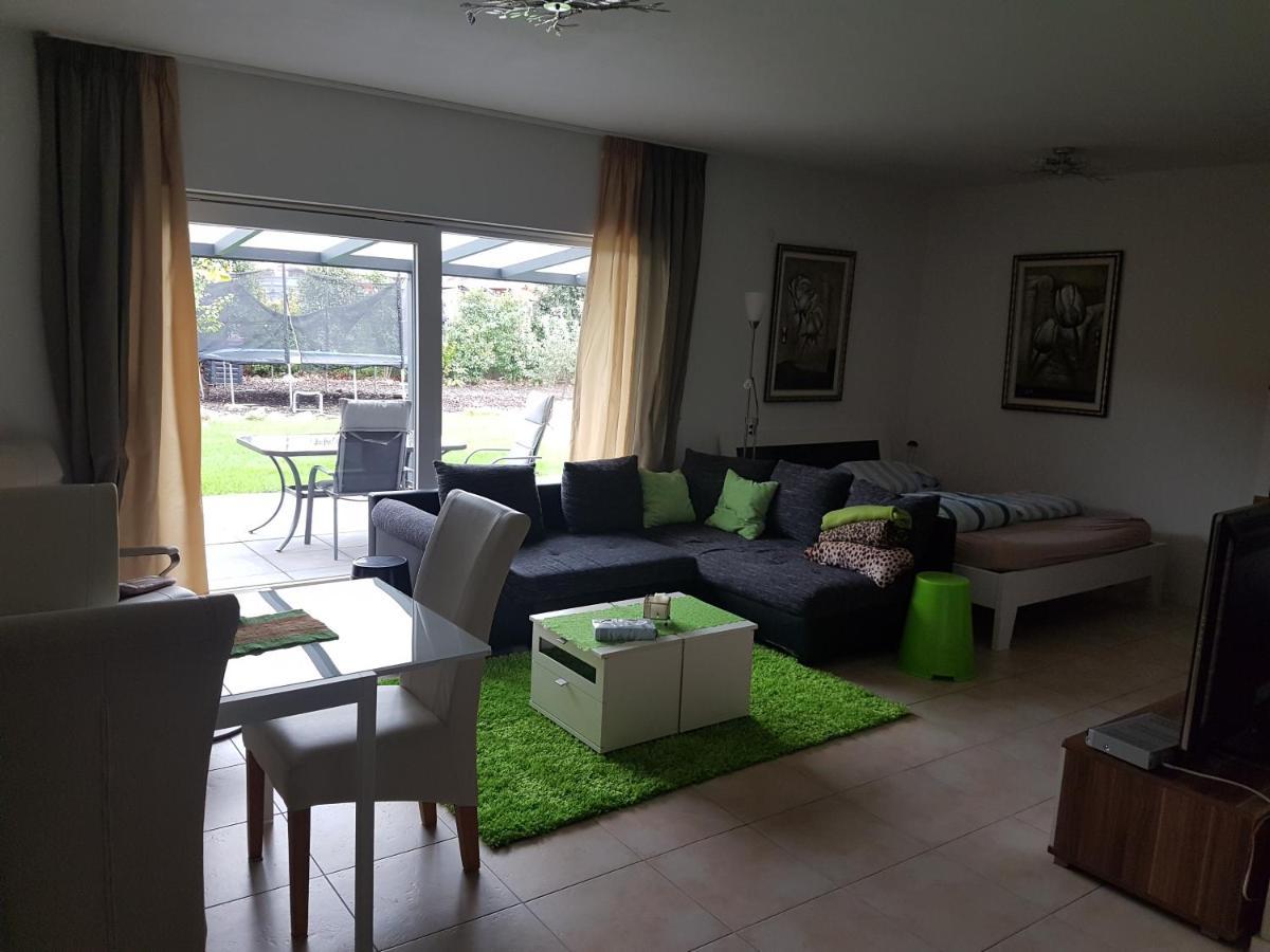 Ebenerdig Mit Terrasse & Garten, Wlan & Parkplatz! Self Check-In & Check-Out! Schwedenofen! Appartement Auggen Buitenkant foto