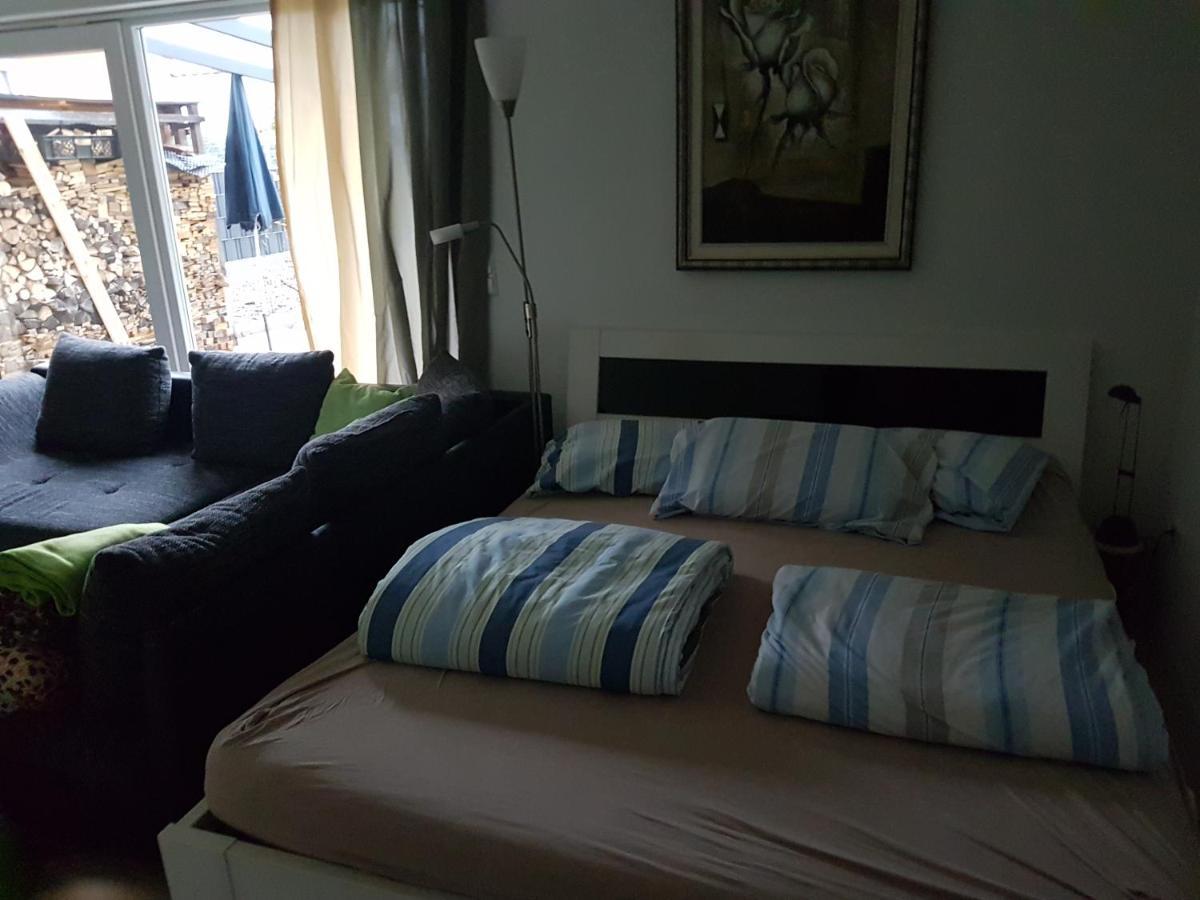 Ebenerdig Mit Terrasse & Garten, Wlan & Parkplatz! Self Check-In & Check-Out! Schwedenofen! Appartement Auggen Buitenkant foto