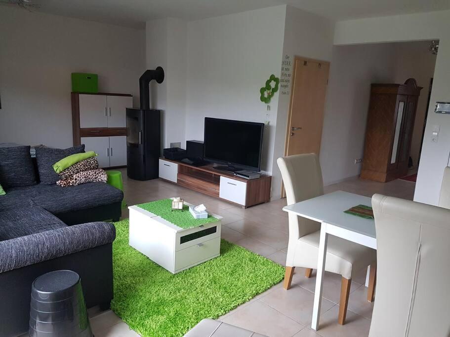 Ebenerdig Mit Terrasse & Garten, Wlan & Parkplatz! Self Check-In & Check-Out! Schwedenofen! Appartement Auggen Buitenkant foto