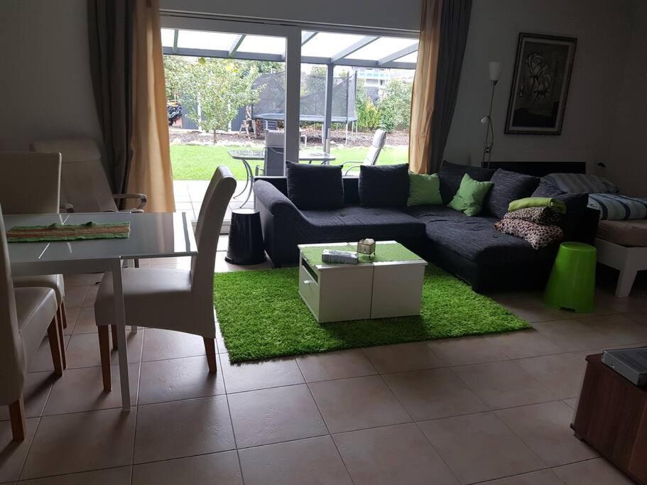 Ebenerdig Mit Terrasse & Garten, Wlan & Parkplatz! Self Check-In & Check-Out! Schwedenofen! Appartement Auggen Buitenkant foto