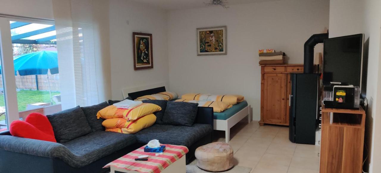 Ebenerdig Mit Terrasse & Garten, Wlan & Parkplatz! Self Check-In & Check-Out! Schwedenofen! Appartement Auggen Buitenkant foto