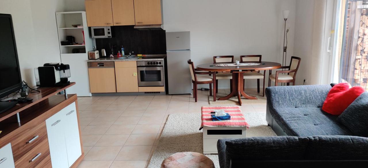 Ebenerdig Mit Terrasse & Garten, Wlan & Parkplatz! Self Check-In & Check-Out! Schwedenofen! Appartement Auggen Buitenkant foto